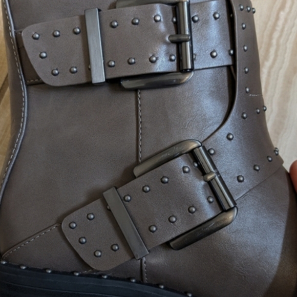 BNWOB Charles David studded Moto boots - Picture 6 of 7